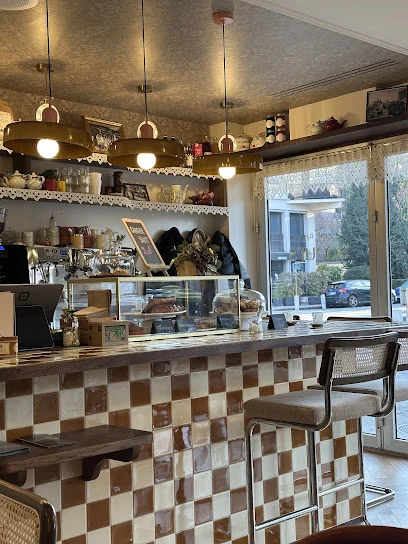 Café des Sœurs — Gastraum und Tische