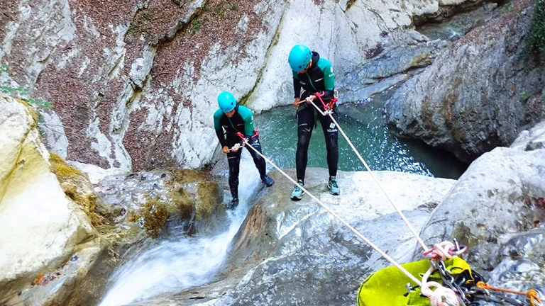 Canyon d’Angon — Canyoning participants among the rocks