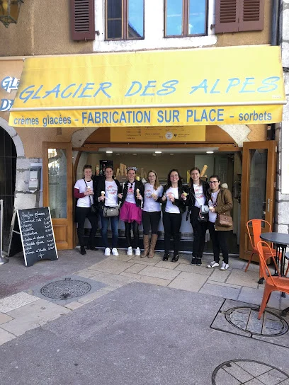 Glacier des Alpes — Fassade und Eingang