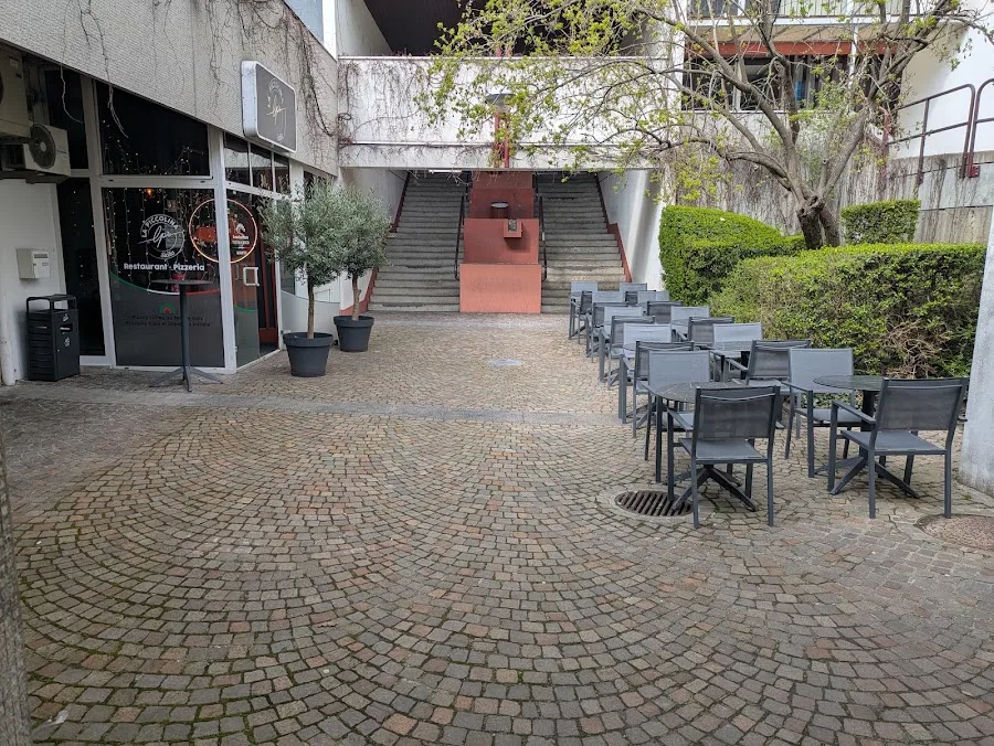La Piccolina sicilia — Terrasse und Tische im Freien