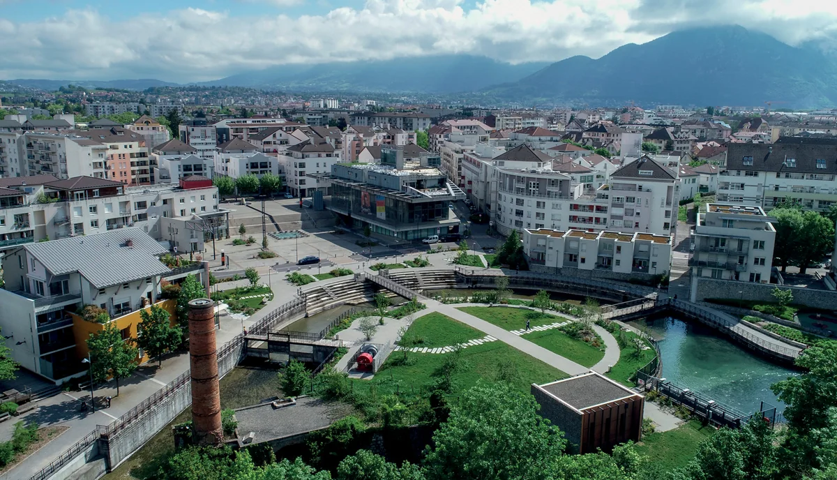 La Turbine sciences — Vista aérea de edificios y espacios públicos