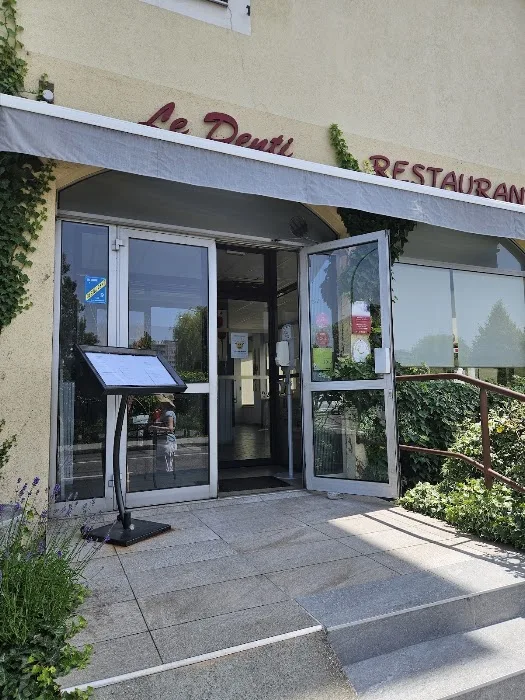 Le Denti — Fassade und Eingang