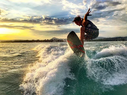 Les Frères Coin-Coin — Wakeboarden auf dem See