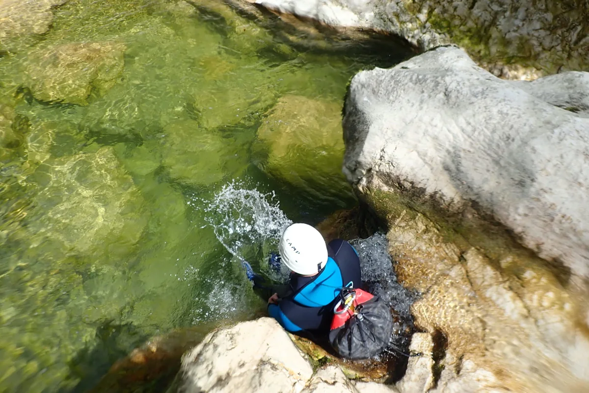 My Canyon — Partecipanti al canyoning tra le rocce