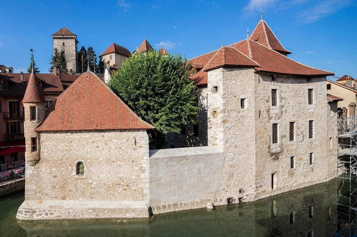 Palais de l’Île — Edificio histórico junto al canal