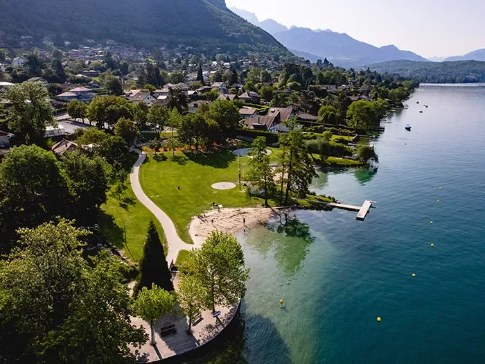Plage de la Brune — Lakeside beach