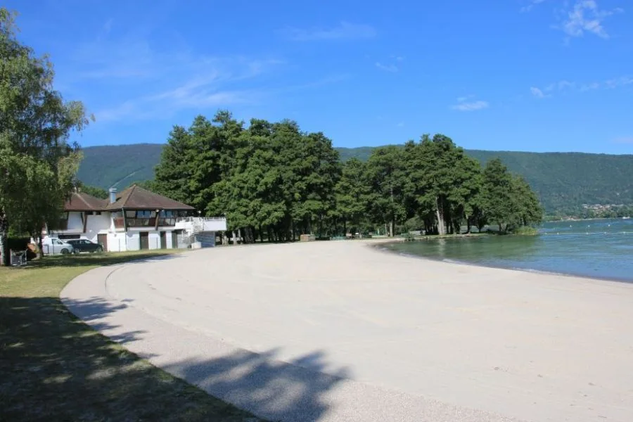 Plage de Saint-Jorioz — Lakeside beach