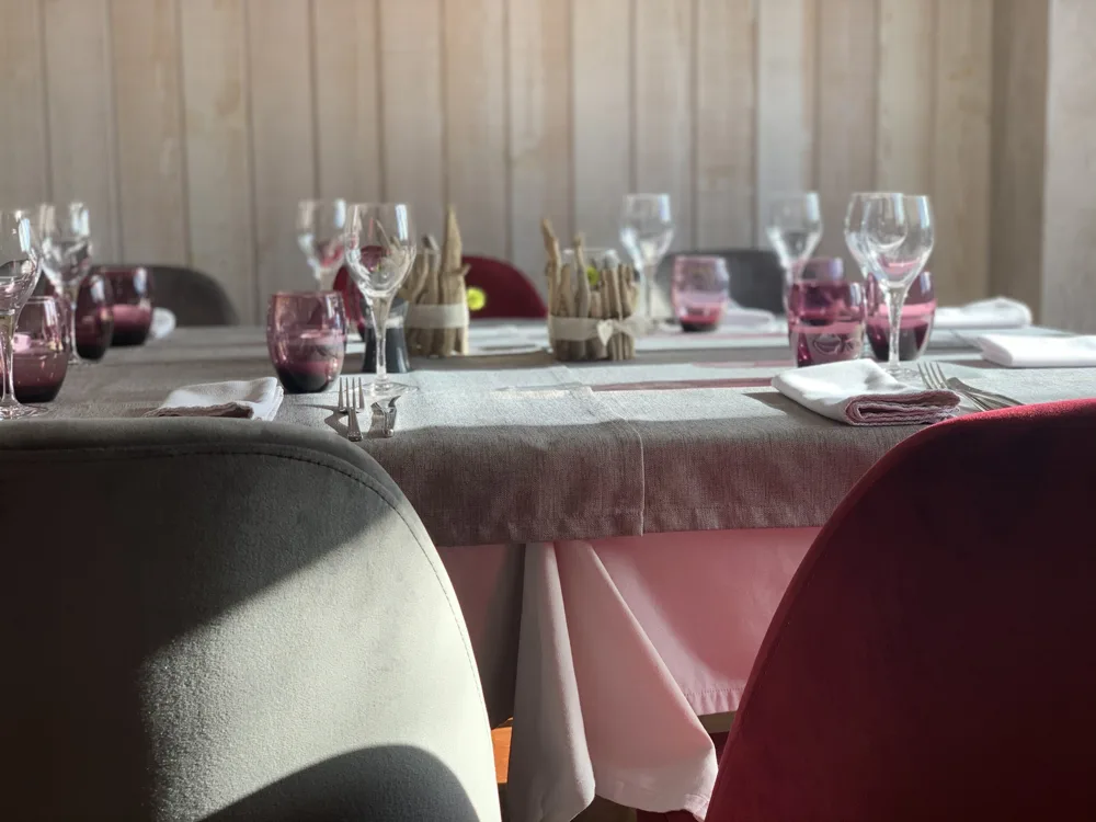 Restaurant L'Authentik — Gastraum und Tische