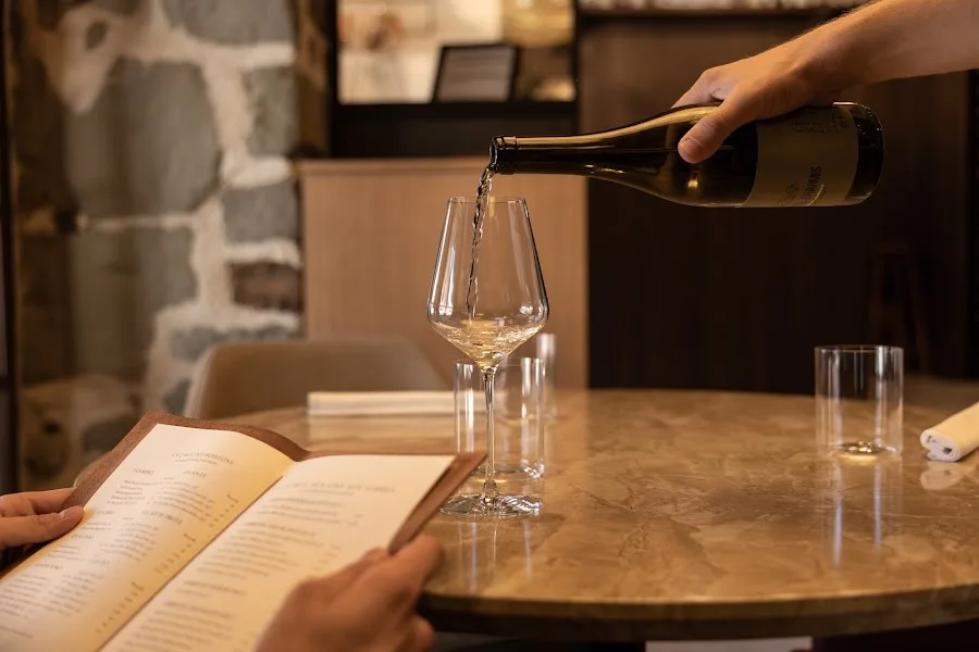 Restaurant Le Bourgeon — Gastraum und Tische