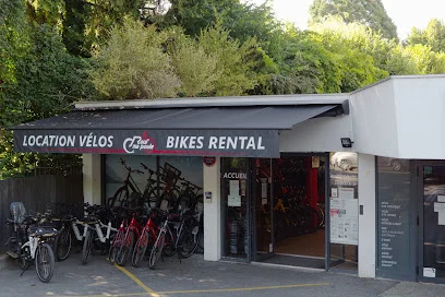 Roul’ ma Poule — Albigny / Petit Port — Bicycles outside the shop