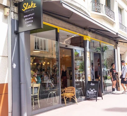 Slake — Fassade und Eingang