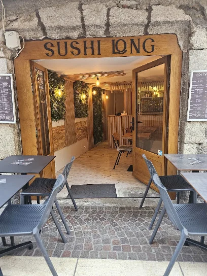 Sushi Long — Gastraum und Tische