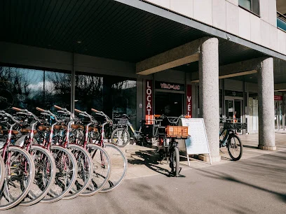 Vélo du Lac — Pâquier / Cyclable Location — Bicycles outside the shop
